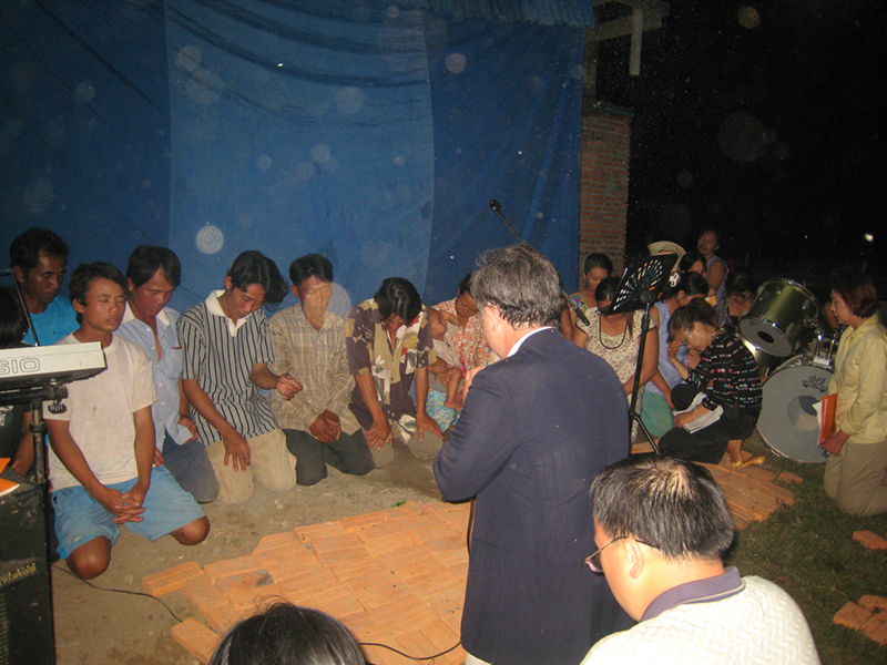 %_tempFileNameLaotian%20montagnards%20accepting%20Christ%